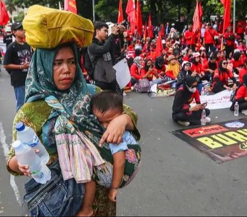 FOTO: Aksi Ribuan Aktivis Perempuan Unjuk Rasa Peringati Hari Perempuan Internasional