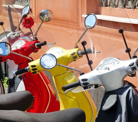 Luxurious Wedding Dowry Goes Viral in Pati, from Vespa Matic to Furniture, Feels Like Moving House