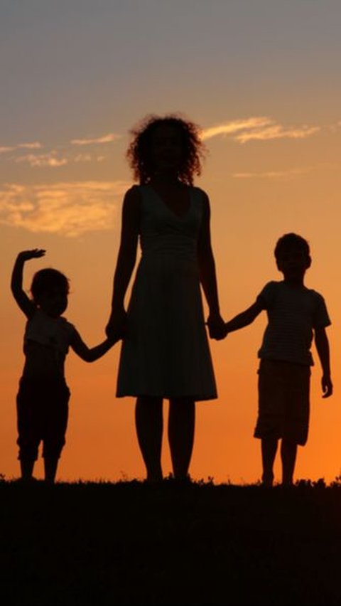 30 Single Mom Quotes. Encouraging Messages to Make Them Strong ...