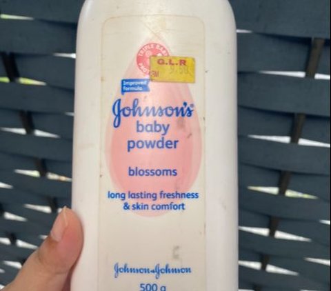 This Woman Keeps Her Mother's Favorite Powder for 7 Years, Her Reason is Touching