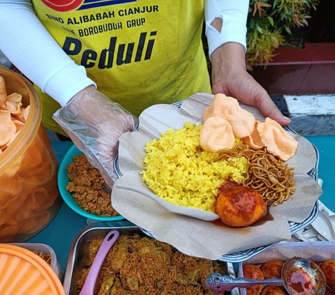 Harga Beras Mahal, Warga Cianjur Senang Jusuf Hamka Jual Nasi Kuning Cuma Rp3.000 per Porsi