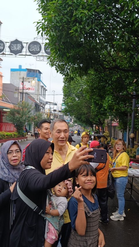 Harga Beras Mahal, Warga Cianjur Senang Jusuf Hamka Jual Nasi Kuning Cuma Rp3.000 per Porsi