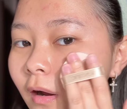 Creating Storm-Proof Korean Makeup with the Sandwich Technique