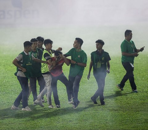FOTO: Diwarnai Kerusuhan, PSBS Biak Bantai Semen Padang dan Jadi Juara Liga 2 2023/2024