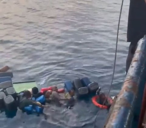 Momen Kru Kapal Selamatkan 6 Orang Nelayan yang Terombang-Ambing di Lautan Ini Viral, Bikin Haru