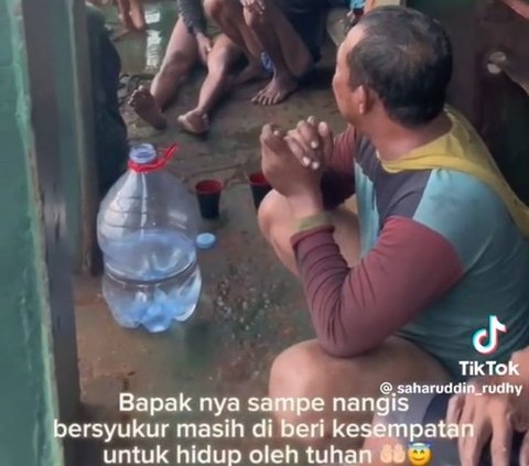 Momen Kru Kapal Selamatkan 6 Orang Nelayan yang Terombang-Ambing di Lautan Ini Viral, Bikin Haru