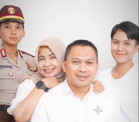 ⁠Ibunya Letkol TNI AD 2 Putrinya Calon Perwira TNI & Polri, Kedekatan Sang Anak dengan 'Cinta Pertama' Jadi Perhatian