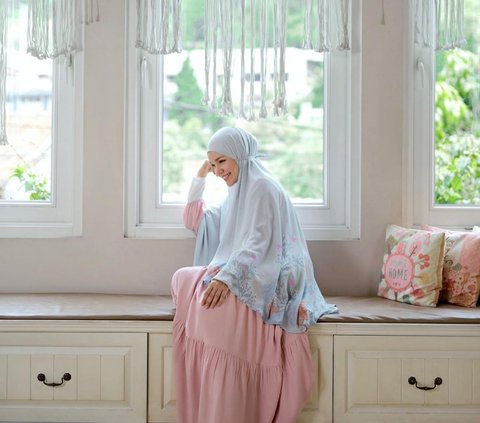 Portrait of Dewi Sandra's Journey of Conversion, Starting from Protesting against God to Wanting to Commit Suicide, Now Determined to Wear Hijab