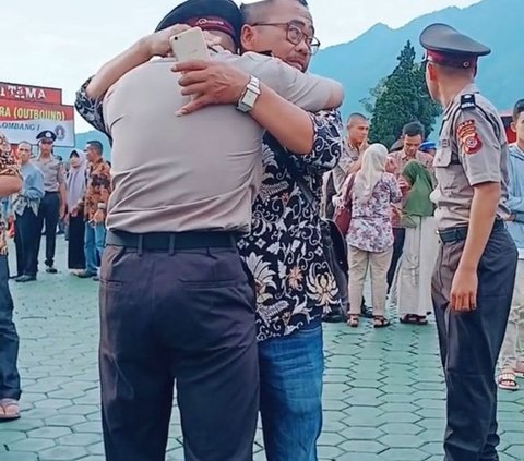 Ortu Tak Hadir saat Momen Kunjungan Pendidikan Polri, Aksi Pria Peluk Siswa Ini Viral Banjir Pujian