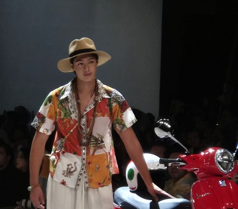 Collection of Colorful Holiday Outfits with Bali's Signature Collaboration between Ghea and Vespa