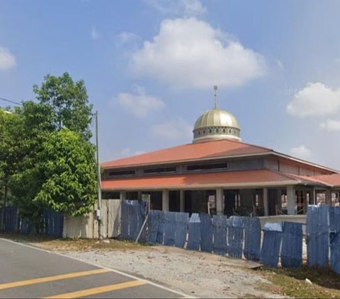 Maghrib Call to Prayer at the Mosque 4 Minutes Early, Villagers Cancel Congregation, Asked to Pay on Another Day