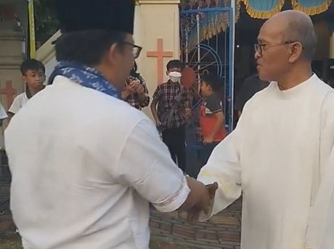 Viral Momen Umat Muslim di Sukoharjo Bagikan Takjil Kerukunan untuk Umat Katolik yang Sedang Puasa Paskah, Bikin Adem