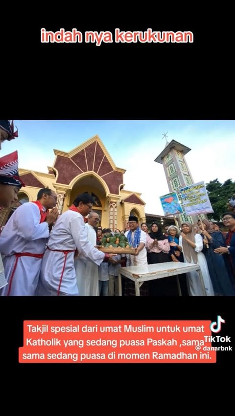 Viral Momen Umat Muslim di Sukoharjo Bagikan Takjil Kerukunan untuk Umat Katolik yang Sedang Puasa Paskah, Bikin Adem