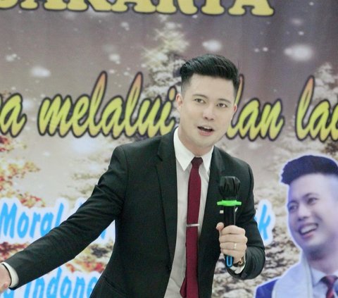 This is the figure of Pastor Marcel Saerang 'War' Takjil, Formerly a Member of Boyband