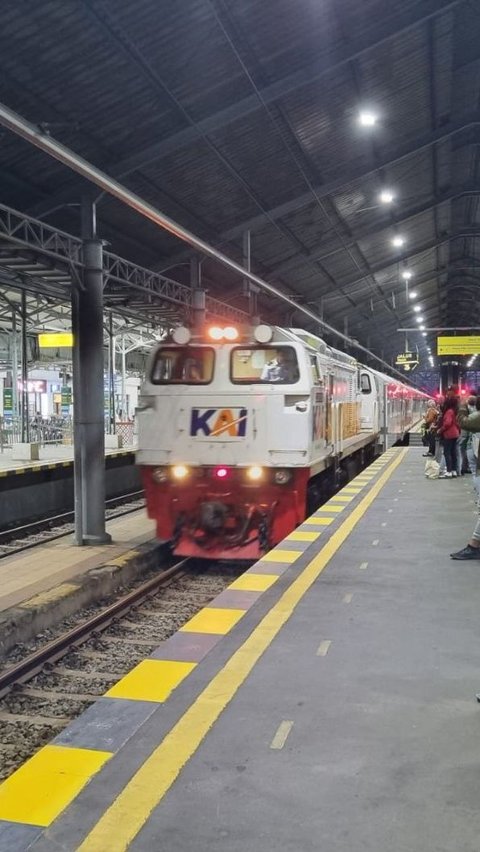 Doa Naik Kereta Agar Selamat Sampai Tujuan, Lengkap Beserta Artinya