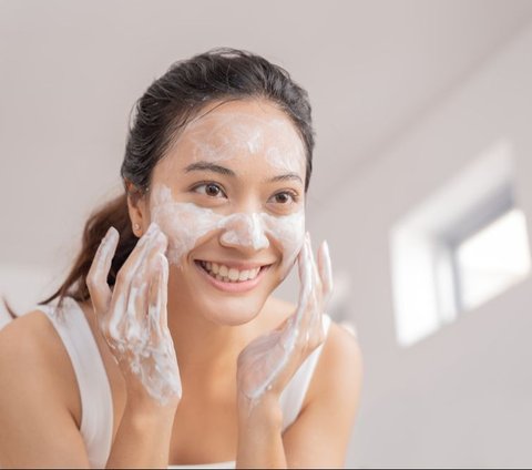 To Keep Your Skin Always Glowing, Pay Attention to 3 Things Before Exfoliating
