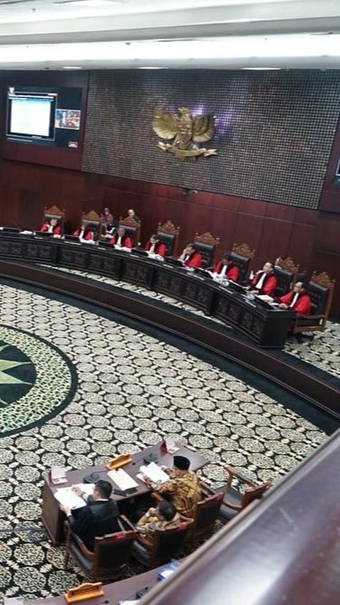 Kubu Amin Pakai 'Detektif' Bongkar Angka Janggal Sirekap di Sidang MK