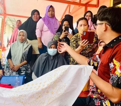 Belajar Membatik sejak SMP, Begini Kisah Pembatik Gen Z Asal Bojonegoro Keliling Indonesia Berkat Karyanya