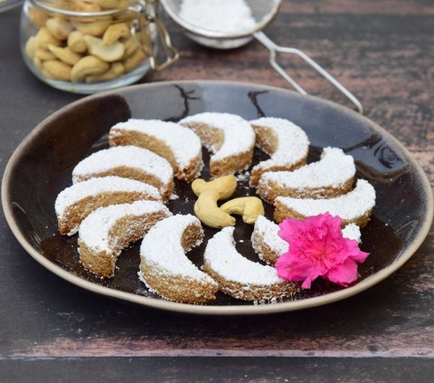 Recipe for Crunchy Cashew Snow Princess Cookies ala Chef Fatmah Bahalwan