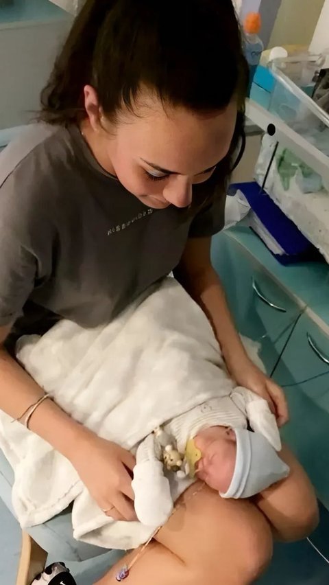 Miracle, A Mother Gives Birth to Twins with a 22-Day Gap.