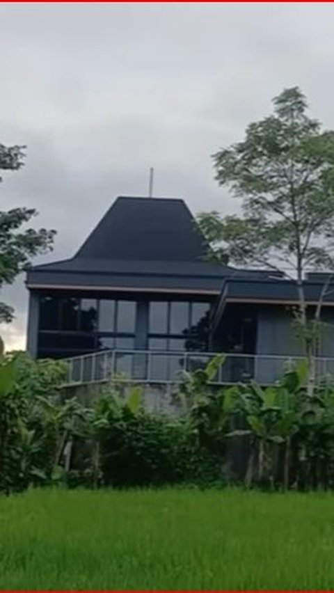 Rumah baru Ganjar Pranowo itu berada di Tegalsari, Kalurahan Wedomartani, Kapanewon Ngaglik, Sleman.