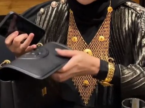 Viral Content of Iftar Gathering Becomes a Show-off of Wealth, Shining Jewelry Like a Mobile Gold Shop