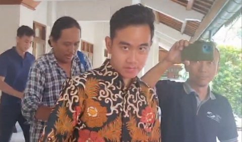 Saat kembali ditanyakan peluang bergabungnya PDI Perjuangan ke pemerintahan, jika pertemuan Capres Prabowo Subianto dengan Ketua Umum DPP PDI Perjuangan, Gibran pun berharap pertemuan tersebut menghasilkan yang terbaik.