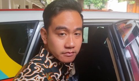 Saat ditanyakan apakah peluang bergabungnya PDI Perjuangan masih ada, Gibran menyerahkannya kepada para pimpinan partai. Wali Kota Solo mengaku tidak memiliki kewenangan terkait hal tersebut.<br>