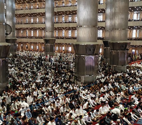 Tahun Terakhir Menjabat Presiden dan Wapres, Jokowi-Maruf Amin Kompak Salat Idulfitri di Masjid Istiqlal