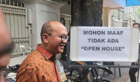 Kunjungan Rosan ke rumah Megawati hanya berlangsung lima menit. 