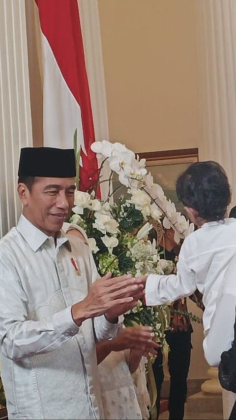 Berlarian dan Berdesakan demi Salaman dengan Presiden Jokowi