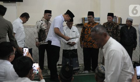 Sebelumnya, AHY mengaku mewakili SBY untuk hadir dalam acara open house Presiden Jokowi dan Ma'ruf Amin.<br>