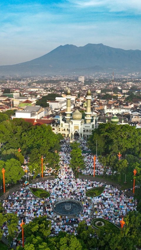 Residents in Malang Use Church Yard for Eid Prayer, Netizens: The Beauty of Tolerance