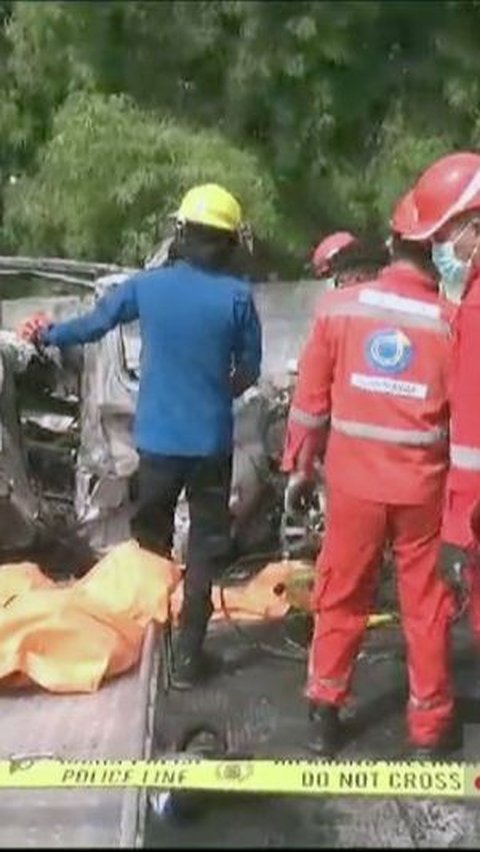 11 Jenazah Korban Kecelakaan di Tol Japek KM 58 Dipindahkan ke RS Polri