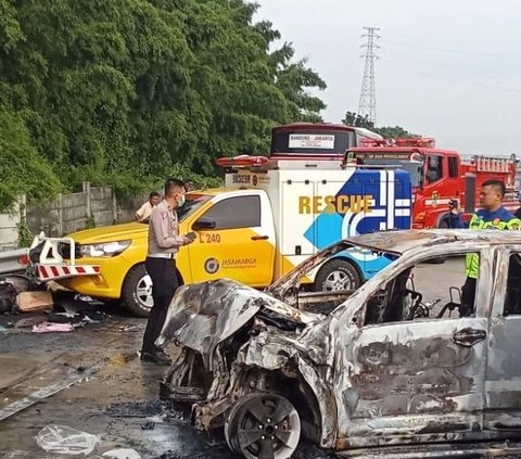 11 Jenazah Korban Kecelakaan di Tol Japek KM 58 Dipindahkan ke RS Polri