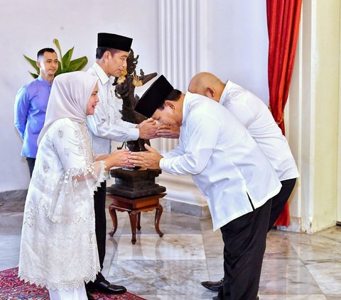 FOTO: Momen Para Menteri Bermaaf-maafan dengan Presiden Jokowi saat Open House di Istana Negara, Ada Prabowo hingga AHY