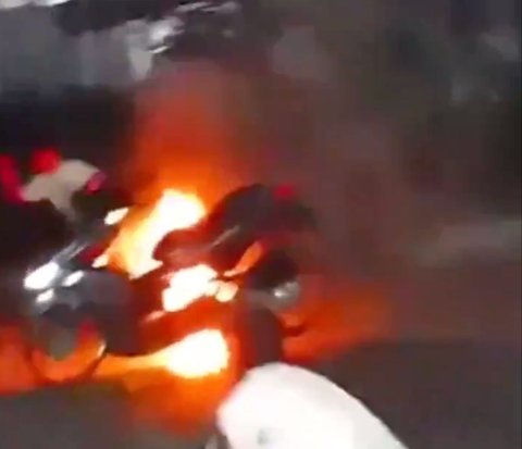 Youth Races Motorbike Until It Burns, Netizens Are Satisfied Watching It