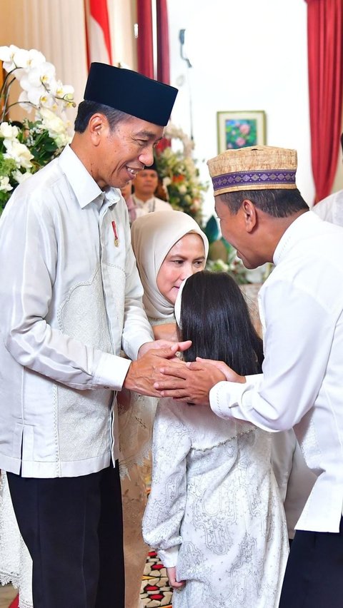 Jokowi Open House Lebaran Terakhir di Istana, Hadir Para Menteri & Warga Antre Sejak Subuh<br>