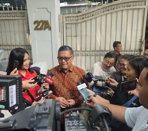Menurut Hasto, hampir setiap tahun, Presiden Jokowi tidak pernah absen bersilaturahmi, berlebaran ke rumah Megawati.