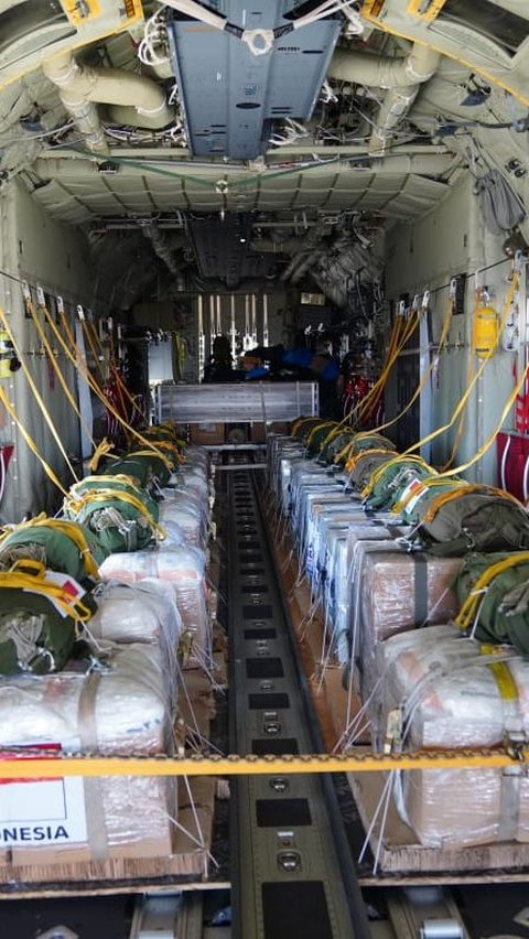 Dramatis, Detik-Detik Bantuan RI ke Korban Gaza Berhasil Diterjunkan Pakai Pesawat Hercules TNI<br>