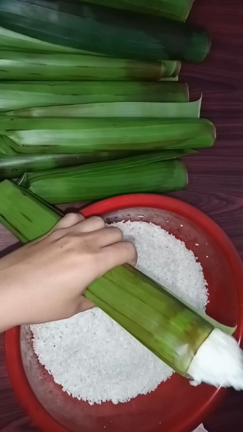 Isi Lontong dengan Nasi