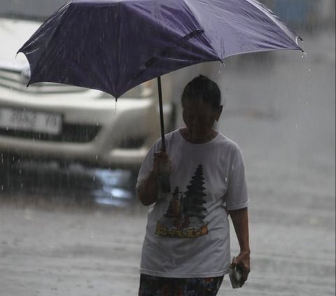 Daftar 21 Daerah Berpotensi Hujan Lebat, Petir, dan Angin Kencang