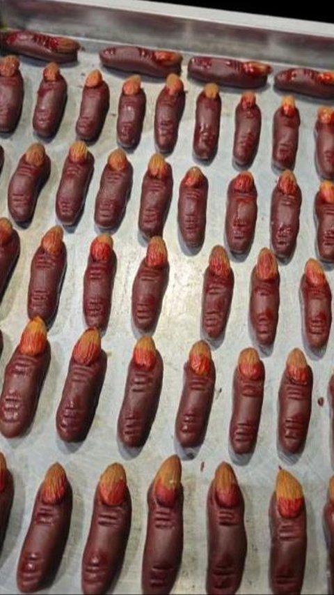 Kue Lebaran in the shape of a Human Finger Cut with Blood and Long Nails, Just Seeing It Gives You Goosebumps, Let Alone Eating It.