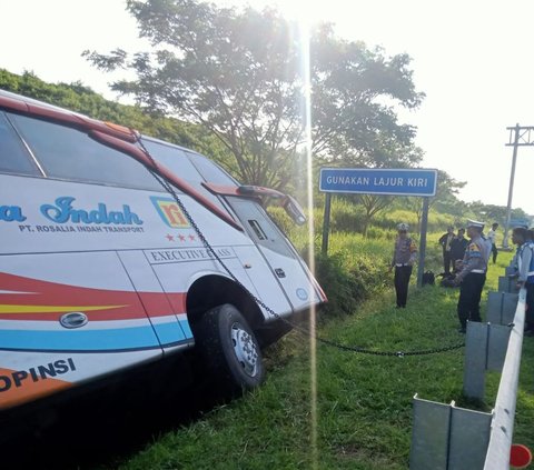 Polisi Tes Urine Sopir Bus Rosalia Indah Usai Kecelakaan Maut di Tol Batang, Begini Hasilnya
