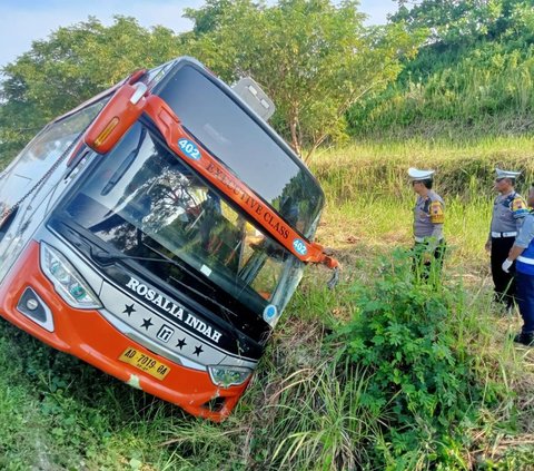 2 Korban Meninggal Kecelakaan Bus Rosalia Indah di Tol Batang Masih Balita