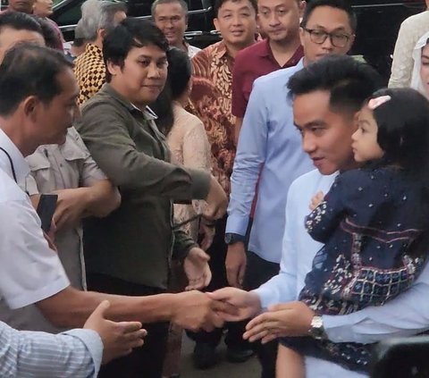 Celebrate Eid al-Fitr 2024, Prabowo Gives a Horse to Jan Ethes: Do You Prefer White or Gold?