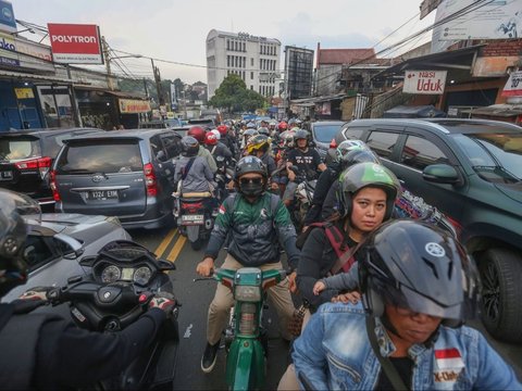 FOTO: Macet Horor Lalu Lintas Menuju Puncak Bogor Imbas Penerapan One Way