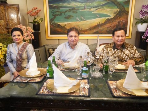 FOTO: Keakraban Prabowo Subianto dengan Para Menteri saat Merapat di Open House Kediaman Airlangga Hartarto