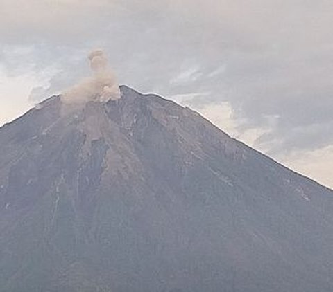 Gunung Semeru Kembali Erupsi, Tinggi Letusan Mencapai 700 meter