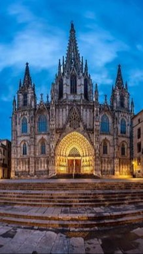 8 Most Beautiful Places In Barcelona, Spain 